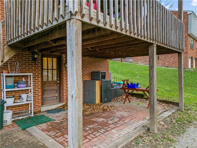 162 E Edgewood Dr, Peters Twp, PA 15317