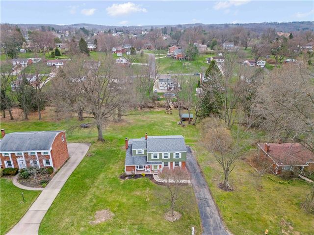 162 E Edgewood Dr, Peters Twp, PA 15317