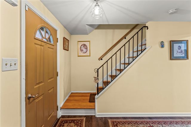 162 E Edgewood Dr, Peters Twp, PA 15317