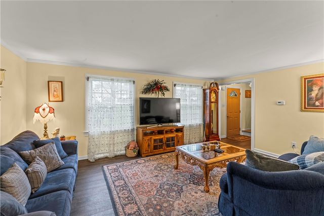 162 E Edgewood Dr, Peters Twp, PA 15317