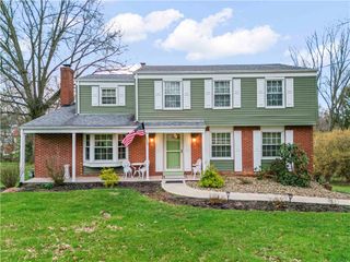 162 E Edgewood Dr, Peters Twp, PA 15317