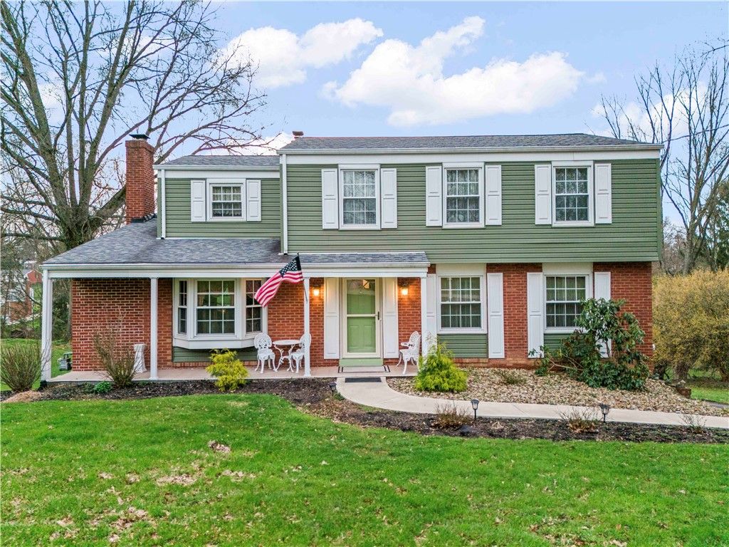 162 E Edgewood Dr, Peters Twp, PA 15317