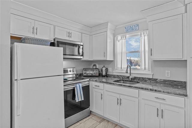 70 Carroll Avenue 310, Newport, RI 02840