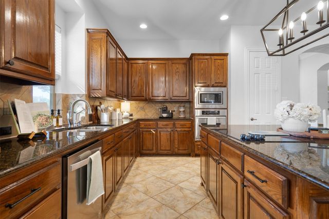 420 Copper Circle, Lantana, TX 76226