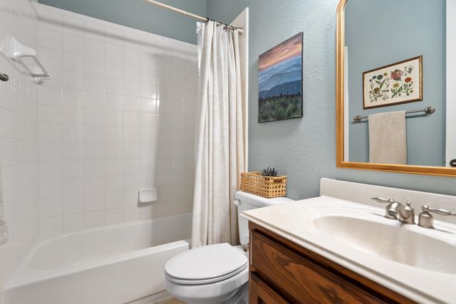420 Copper Circle, Lantana, TX 76226