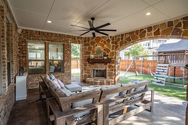 420 Copper Circle, Lantana, TX 76226