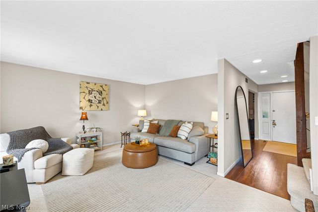 824 S Chillicothe Road 5, Aurora, OH 44202