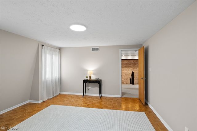 824 S Chillicothe Road 5, Aurora, OH 44202