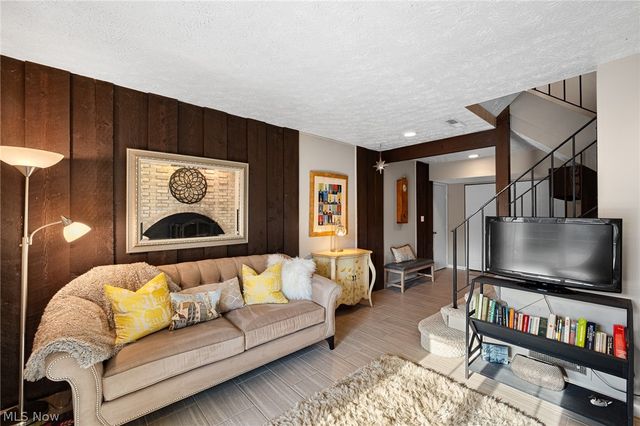 824 S Chillicothe Road 5, Aurora, OH 44202