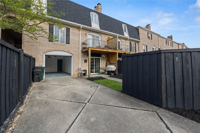 824 S Chillicothe Road 5, Aurora, OH 44202