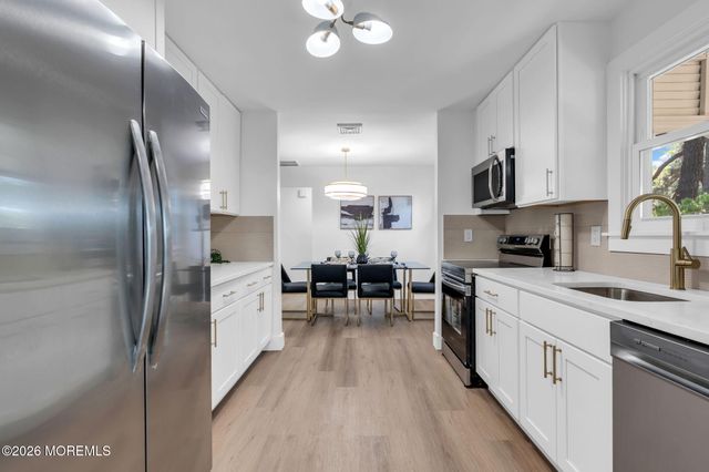55 Chelsea Drive, Whiting, NJ 08759