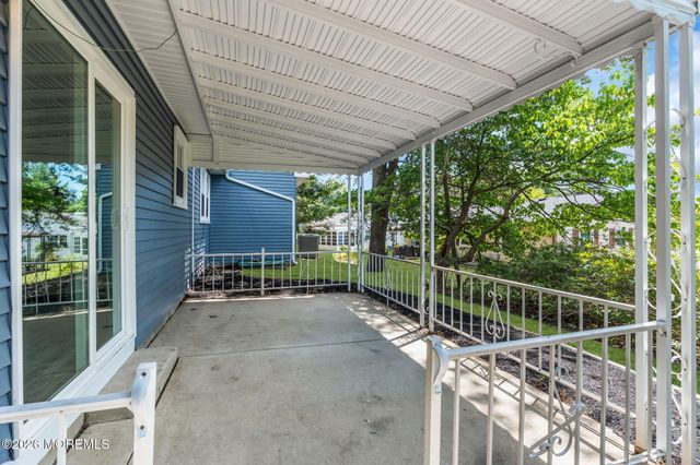 55 Chelsea Drive, Whiting, NJ 08759