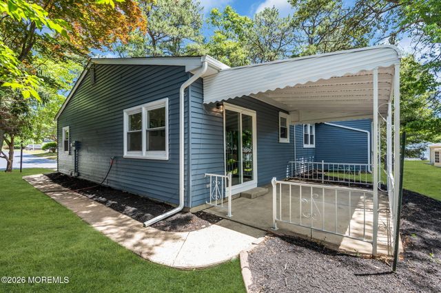 55 Chelsea Drive, Whiting, NJ 08759
