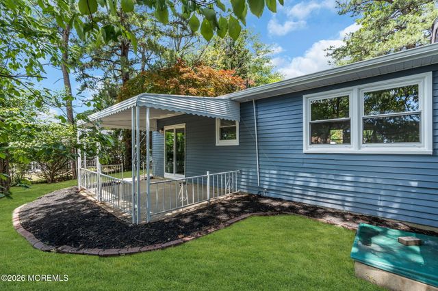 55 Chelsea Drive, Whiting, NJ 08759