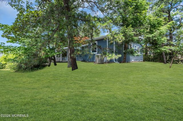 55 Chelsea Drive, Whiting, NJ 08759