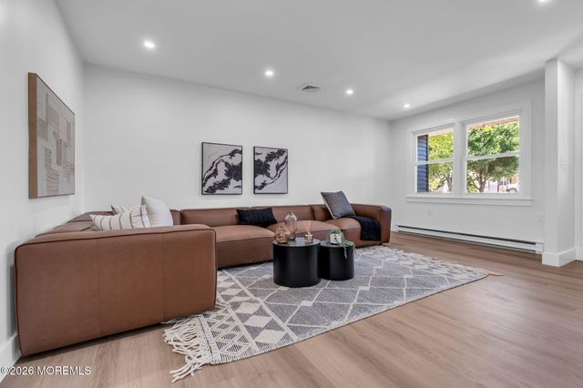 55 Chelsea Drive, Whiting, NJ 08759