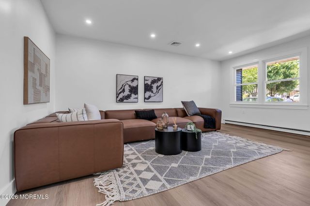 55 Chelsea Drive, Whiting, NJ 08759