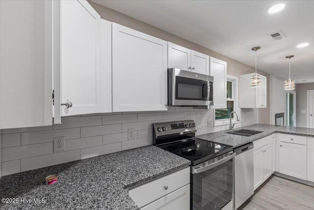 115 Wood River Road, West End, NC 27376