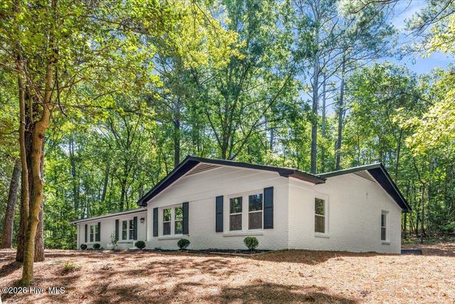 115 Wood River Road, West End, NC 27376