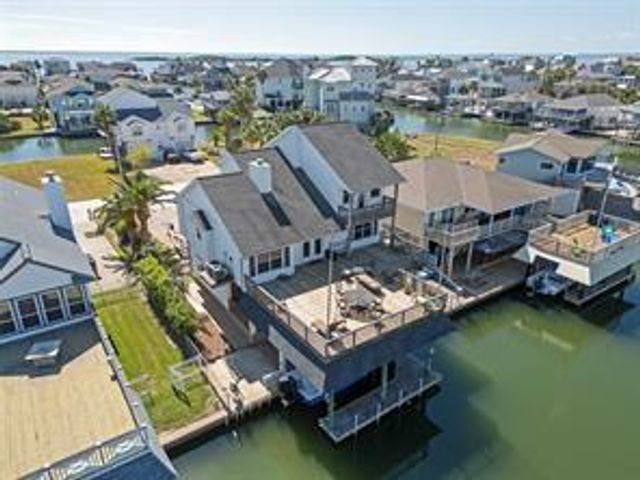 1318 Hawaii Drive, Tiki Island, TX 77554