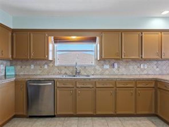 1318 Hawaii Drive, Tiki Island, TX 77554