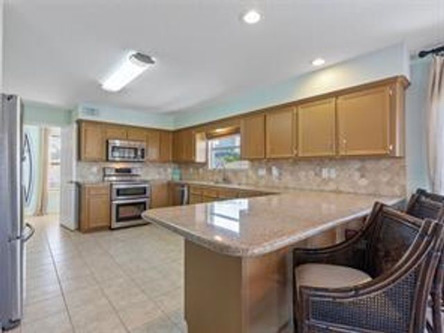 1318 Hawaii Drive, Tiki Island, TX 77554