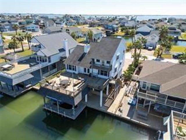 1318 Hawaii Drive, Tiki Island, TX 77554