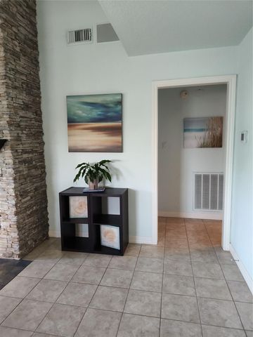 1318 Hawaii Drive, Tiki Island, TX 77554