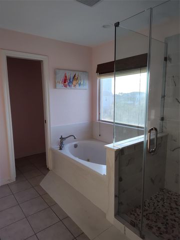 1318 Hawaii Drive, Tiki Island, TX 77554