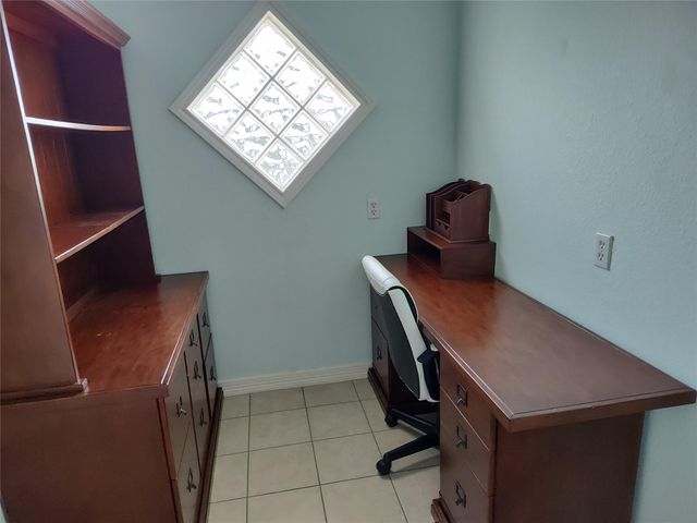 1318 Hawaii Drive, Tiki Island, TX 77554