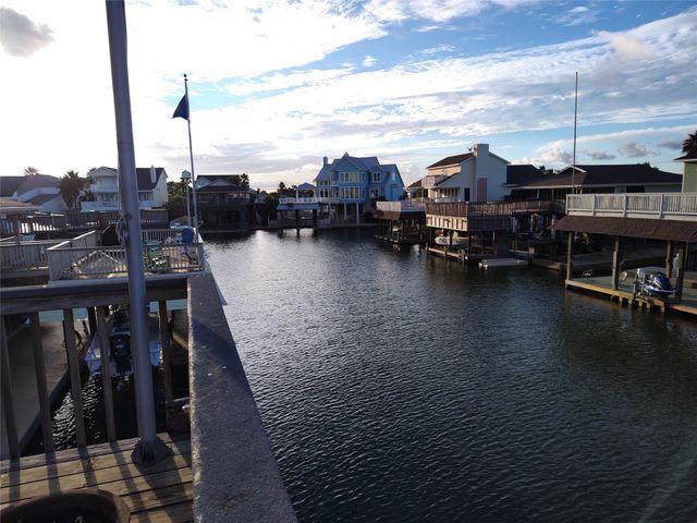 1318 Hawaii Drive, Tiki Island, TX 77554