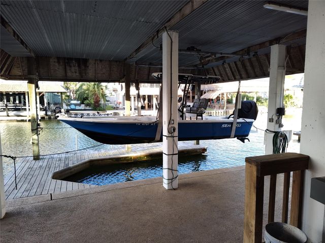 1318 Hawaii Drive, Tiki Island, TX 77554