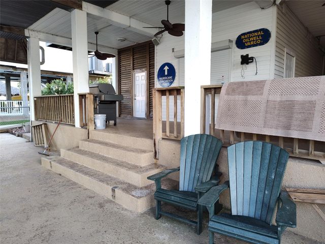 1318 Hawaii Drive, Tiki Island, TX 77554