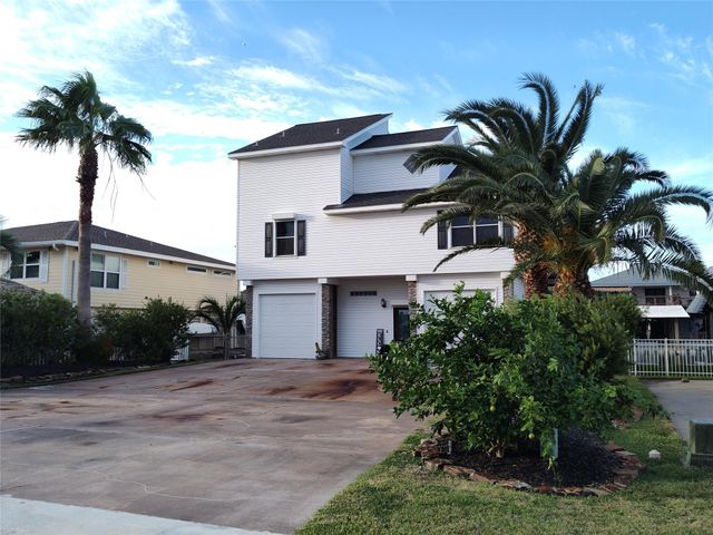 1318 Hawaii Drive, Tiki Island, TX 77554