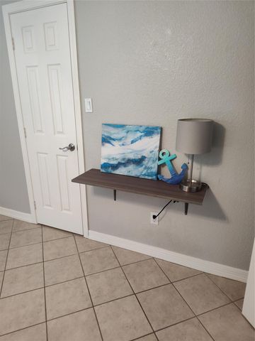 1318 Hawaii Drive, Tiki Island, TX 77554