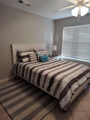 1318 Hawaii Drive, Tiki Island, TX 77554