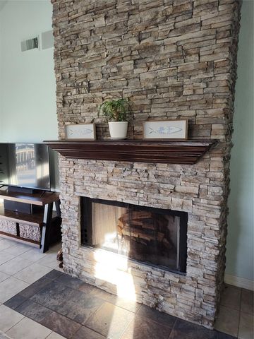 1318 Hawaii Drive, Tiki Island, TX 77554