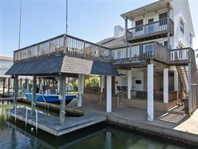 1318 Hawaii Drive, Tiki Island, TX 77554