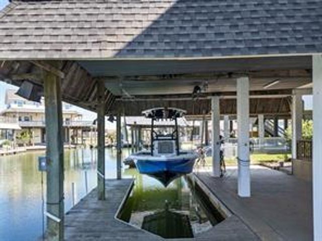 1318 Hawaii Drive, Tiki Island, TX 77554