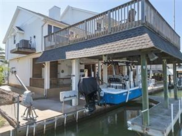 1318 Hawaii Drive, Tiki Island, TX 77554