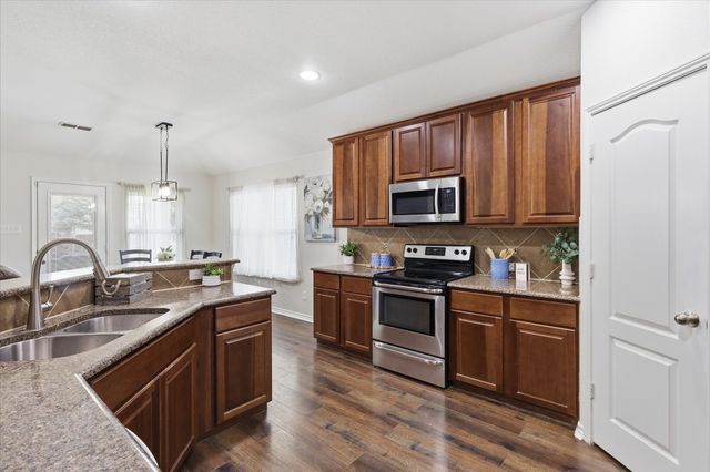 1100 Crest Breeze Drive, Fort Worth, TX 76052