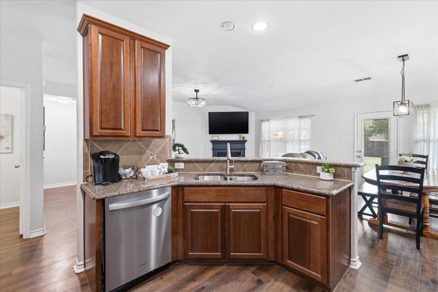 1100 Crest Breeze Drive, Fort Worth, TX 76052