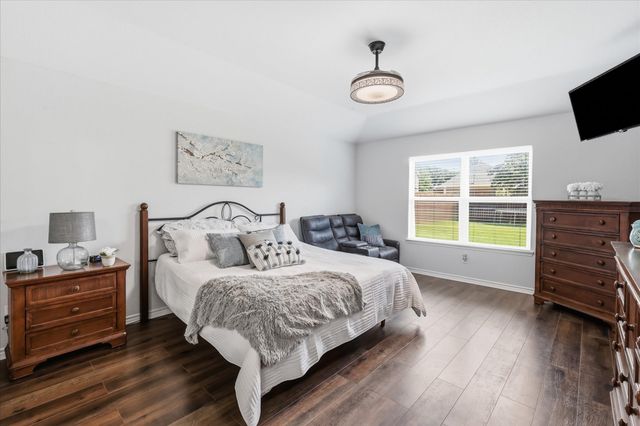 1100 Crest Breeze Drive, Fort Worth, TX 76052
