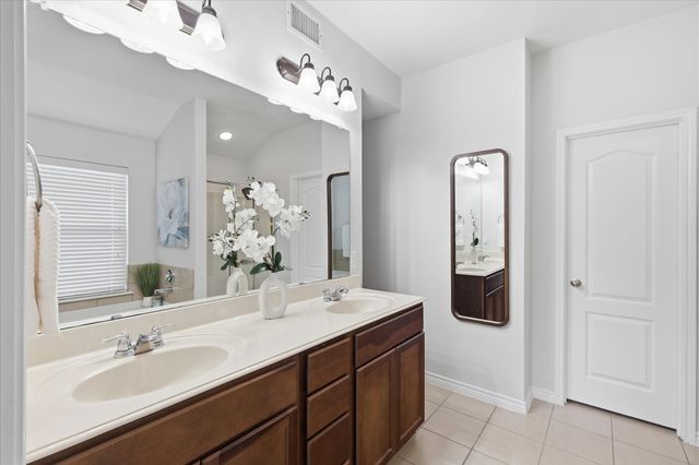 1100 Crest Breeze Drive, Fort Worth, TX 76052