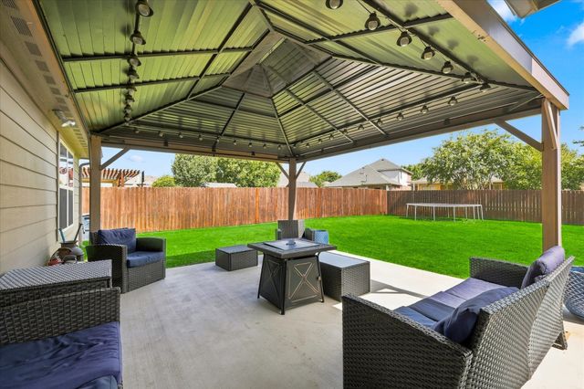 1100 Crest Breeze Drive, Fort Worth, TX 76052