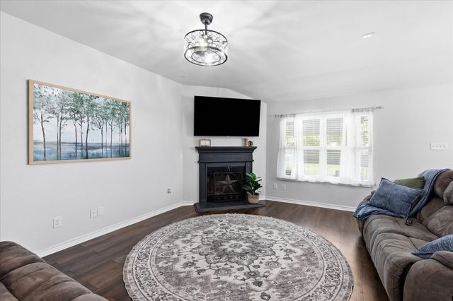 1100 Crest Breeze Drive, Fort Worth, TX 76052