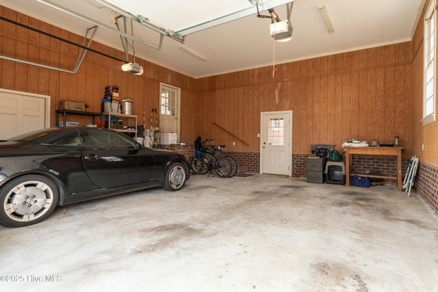 1301 Par Drive, Kinston, NC 28504