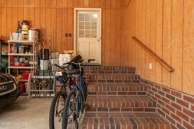 1301 Par Drive, Kinston, NC 28504