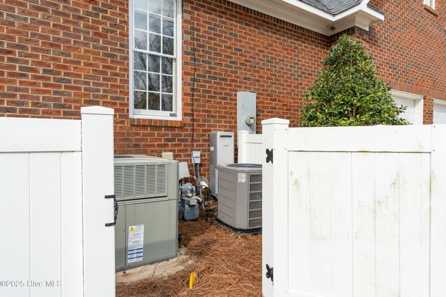 1301 Par Drive, Kinston, NC 28504