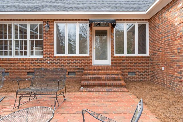 1301 Par Drive, Kinston, NC 28504